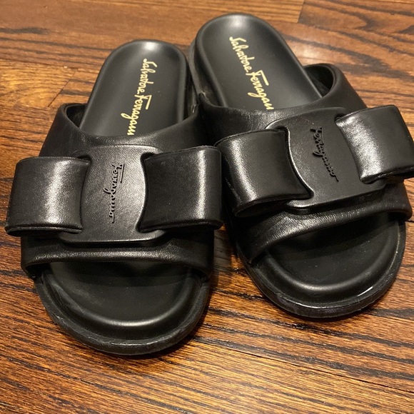 2021 Salvatore Ferragamo, authentic leather bow slides like new size 9.5 - Picture 3 of 7